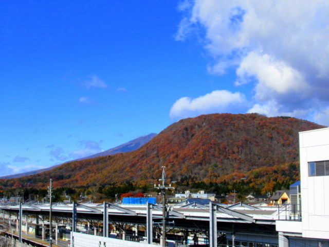 軽井沢の紅葉 ＊ 11/４軽井沢駅前～プリンススキー場もオープン♪_f0236260_09055078.jpg