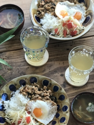 たっぷり作り置きした鶏肉のホーリーバジル炒めで朝ごはん 六丁目日記 たっぷり作り置きした鶏肉のホーリーバジル炒めで朝ごはん 六丁目日記