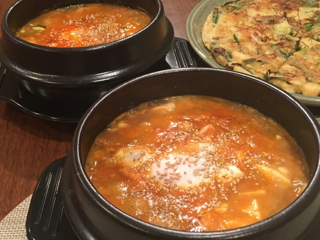 韓国ブームの純豆腐チゲ鍋_d0348118_13404260.jpeg