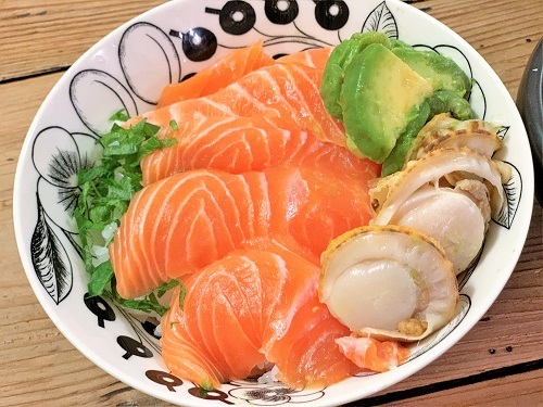コストコのサーモンとベビーホタテで丼! と さつま芋ごはんのお弁当_d0249193_21302280.jpg