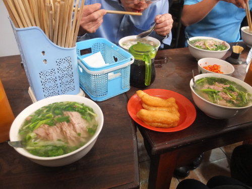 朝ごはん通りの「Pho Gia Truyen」_a0220901_16014099.jpg