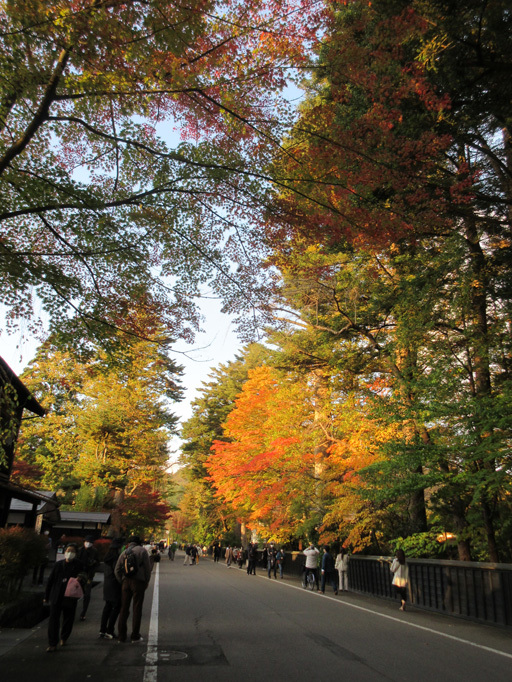 ■やっぱり本場、みちのくの紅葉と夕暮れ──三泊四日の北東北の旅_d0190217_15360024.jpg