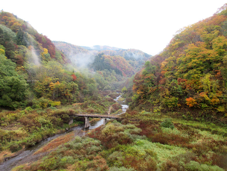 ■やっぱり本場、みちのくの紅葉と夕暮れ──三泊四日の北東北の旅_d0190217_16241152.jpg