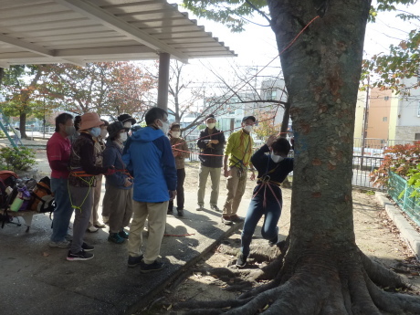 岩場の基礎『ザイルワークを学ぶ』_c0218841_16365638.jpg