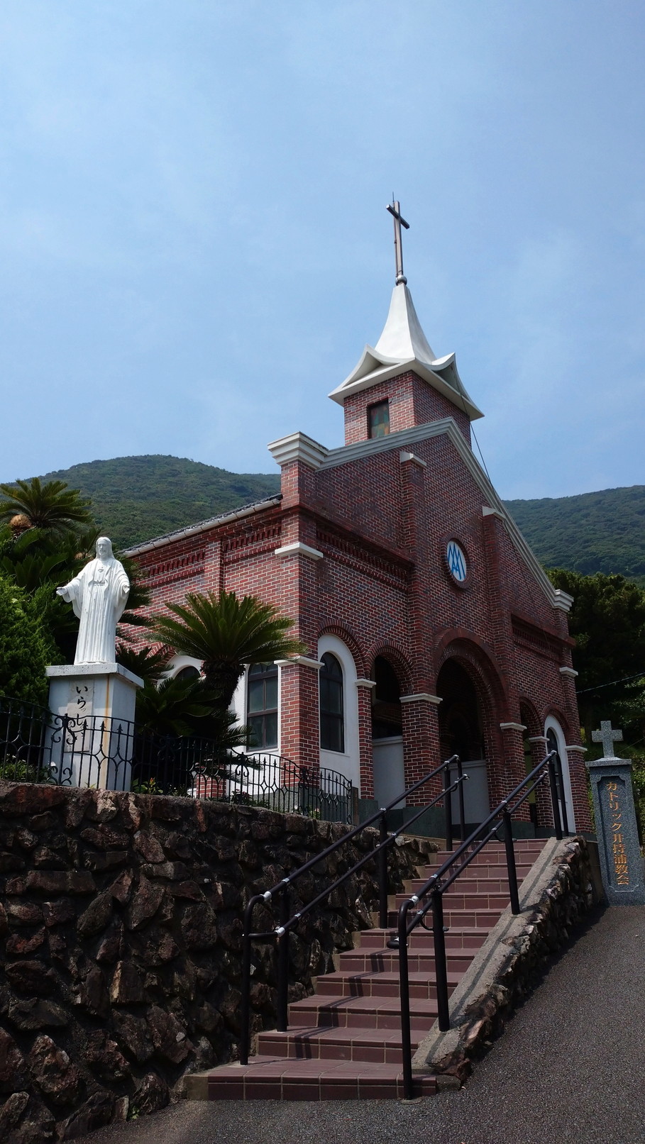 五島列島旅行記 9 福江島 堂崎教会を拝観 山道を行き宮原教会 半泊教会 楠原教会 井持浦教会ルルド 鴎庵