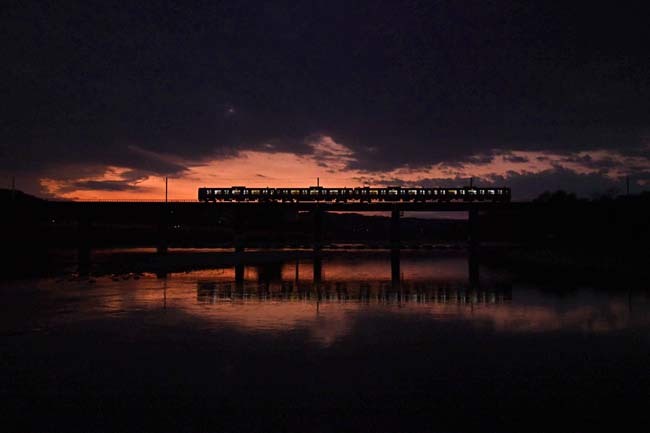 八高線多摩川鉄橋・雲間の夕焼け_f0173596_20460015.jpg