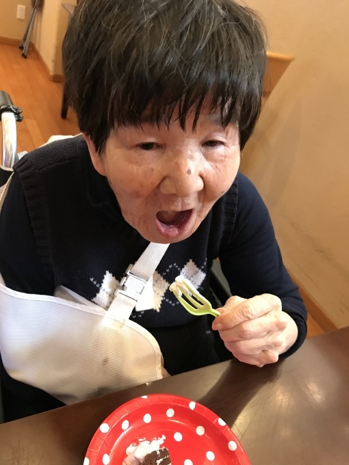 ロールケーキタワーを食べよう!_e0163042_17195955.jpg