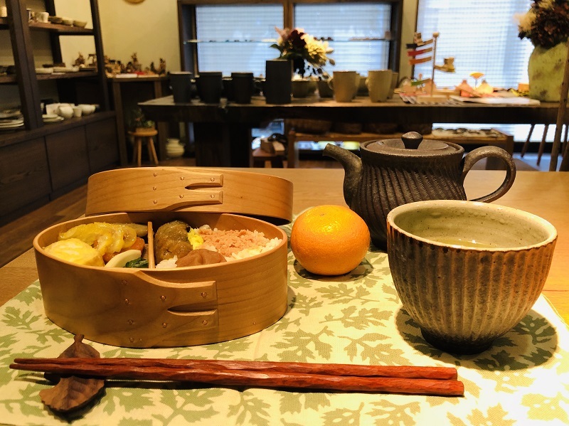 紅葉とお弁当箱_b0100229_13593459.jpg