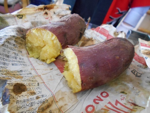 焼き芋大会!!!_a0211526_17035391.jpg