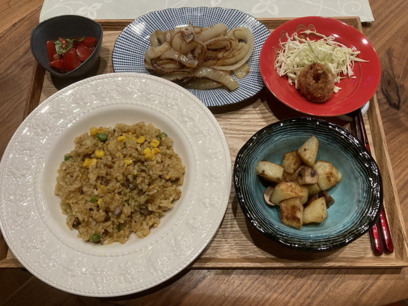 献立 カレーピラフ トマトとバジルのサラダ 玉ねぎのグリル イカリングフライ じゃがいもとマッシュルームの塩ガーリック炒め Kajuの 今日のお料理 簡単レシピ 献立 カレーピラフ トマトとバジルのサラダ 玉ねぎのグリル イカリングフライ じゃがいもとマッシュルームの塩ガーリック炒め Kajuの 今日のお料理 簡単レシピ