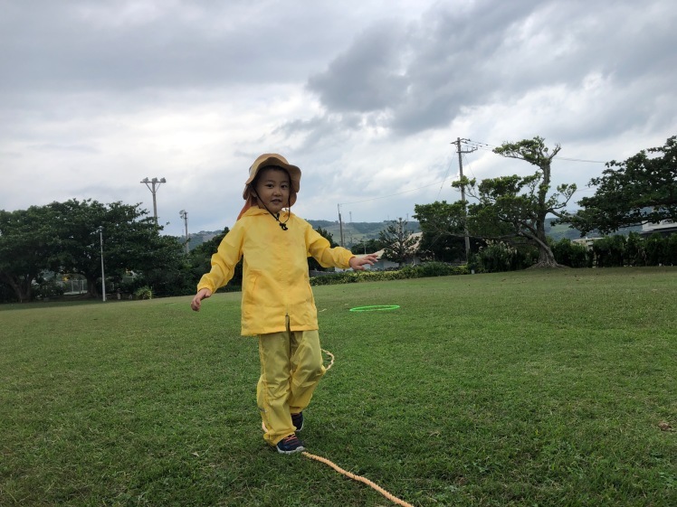 青空ようちえん〔平日〕走って、忍足で、手裏剣練習をして忍者修行!おやつはほくほくたき火で焼き芋だ!(11/11)_d0363878_22250385.jpg