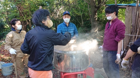 日干しレンガづくり（２）/ 道舗装班・かまど班・あな班の作業_e0156224_18070018.jpg