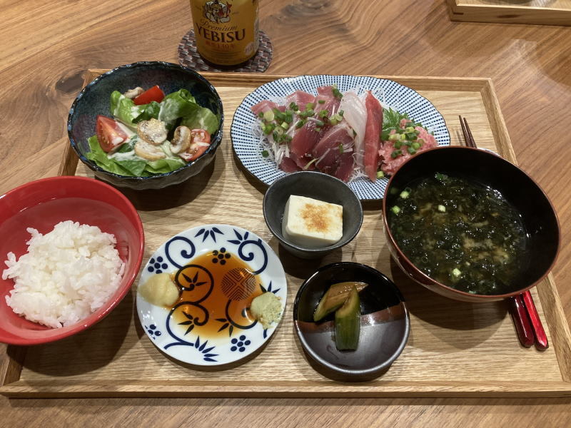 献立 お刺身 シーザーサラダ 冷奴 きゅうりの醤油漬け あおさのお味噌汁 ビール Kajuの 今日のお料理 簡単レシピ