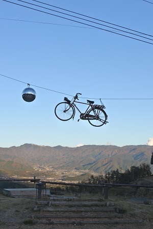 ほったらかしキャンプ場 自転車浮いてる