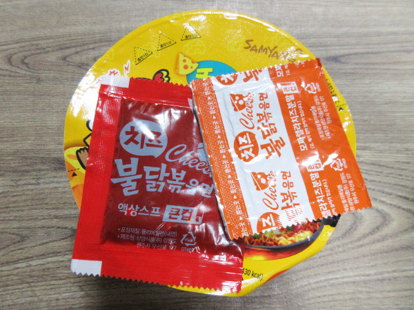 【三養】チーズブルダック炒め麺_c0152767_13502737.jpg