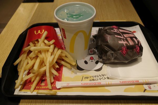 原宿駅前 イケア レストラン、おまけのハミタブチ_e0080345_06111178.jpg