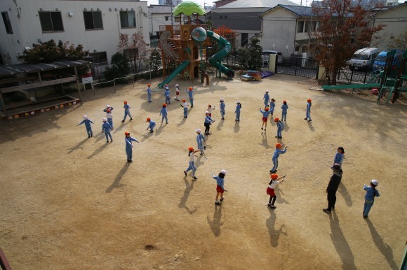 逃げろー 鳳幼稚園