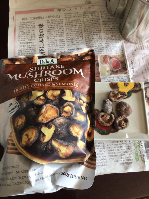しいたけクリスプ食べながら昨日買ったビオラの写真を整理する_c0404712_10461502.jpg