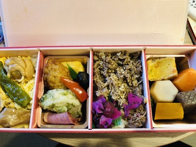 【なだ万のお弁当】お肉料理となごみ御膳_b0009849_17511176.jpeg