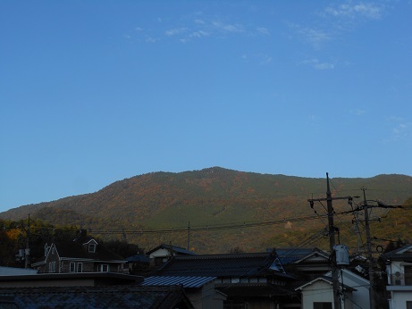 色づく、大きな山_e0175370_21295809.jpg