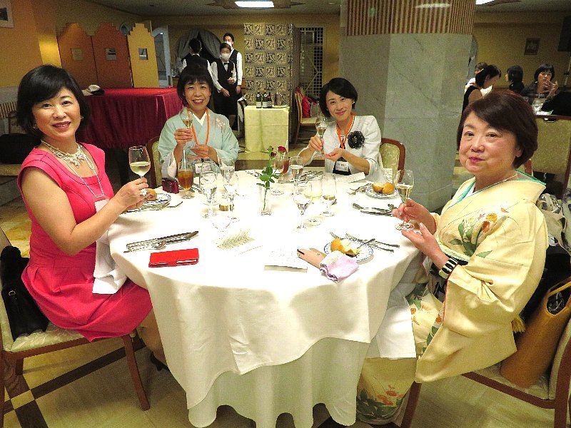 出版記念パーティを、いつかまた……。_b0141773_20502039.jpg