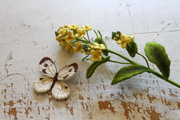 新刊「立体刺繍の花と蝶々」が予約開始されました_e0333647_16120963.jpg