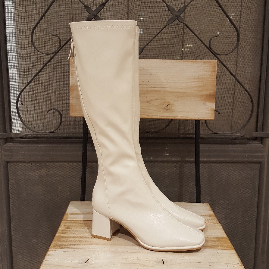 ロングブーツ!白と黒 / ロングブーツ_f0182405_18234646.jpg