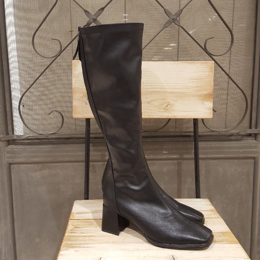 ロングブーツ!白と黒 / ロングブーツ_f0182405_18242117.jpg
