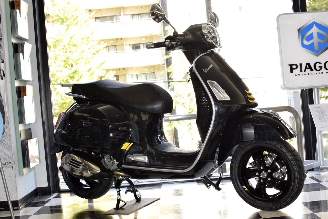 ベスパ GTS Super Tech 300 バルカンブラック_d0099181_19014765.jpg