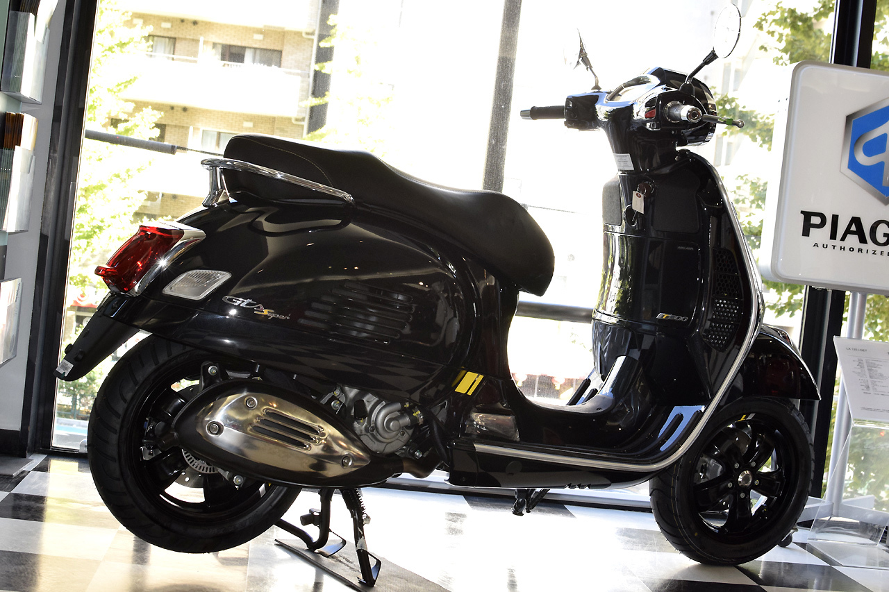 ベスパ GTS Super Tech 300 バルカンブラック_d0099181_19014787.jpg