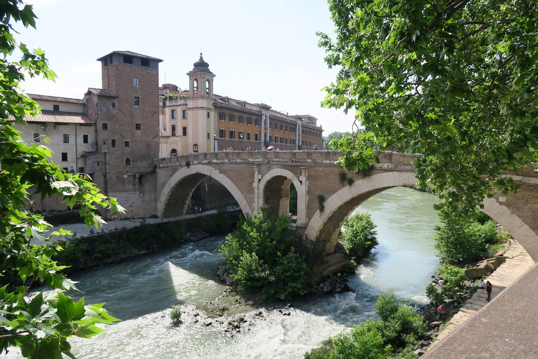 第８１号「イタリア各地で洪水、聖マルティーノの詩と風習」 　_f0234936_02324781.jpg