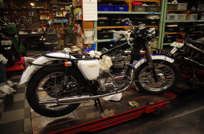 1963 TRIUMPH T120 配線引き直し作業完了、エンジン始動_a0248662_08102853.jpg