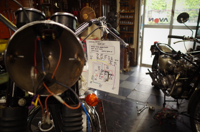 1963 TRIUMPH T120 配線引き直し作業完了、エンジン始動_a0248662_08103673.jpg