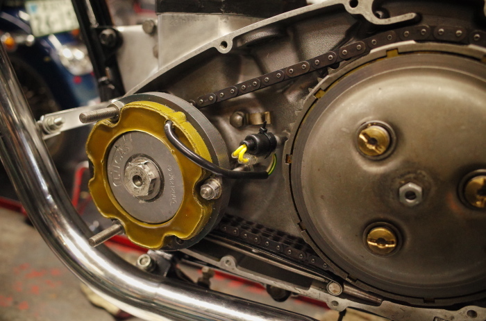 1963 TRIUMPH T120 配線引き直し作業完了、エンジン始動_a0248662_08104491.jpg