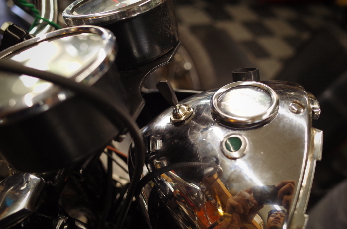 1963 TRIUMPH T120 配線引き直し作業完了、エンジン始動_a0248662_08132841.jpg