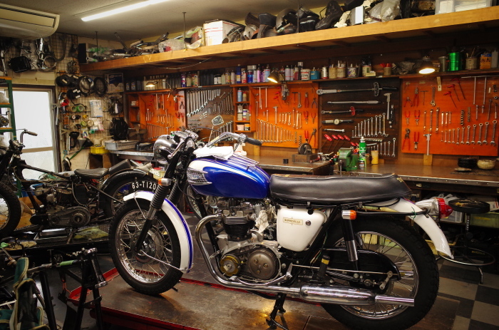 1963 TRIUMPH T120 配線引き直し作業完了、エンジン始動_a0248662_08134176.jpg