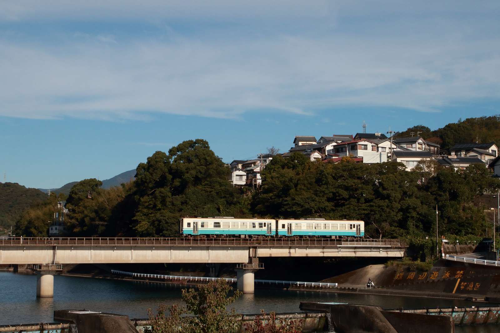 土讃線 下り721d下り普通列車 高知商業前駅 朝倉駅間 鏡川橋梁 南風 しまんと 剣山 ちょこっと