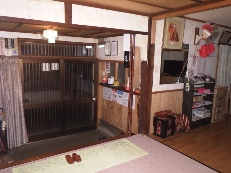 家族経営の小さな温泉宿-吉岡温泉・たから屋旅館_a0385880_14352590.jpg
