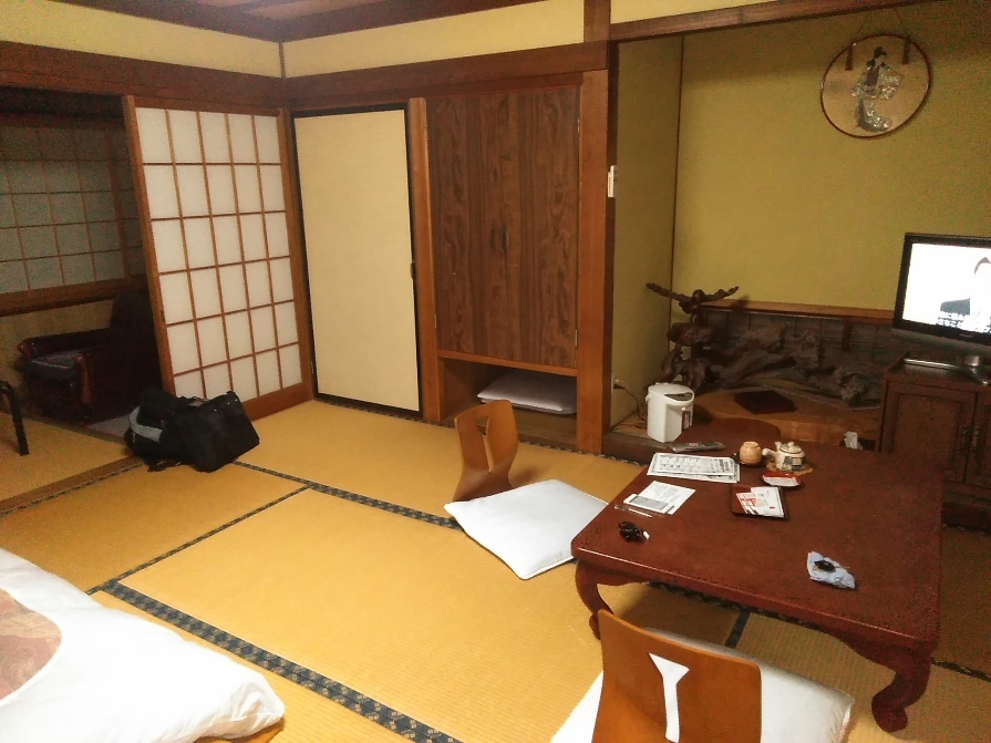 家族経営の小さな温泉宿-吉岡温泉・たから屋旅館_a0385880_14354061.jpg