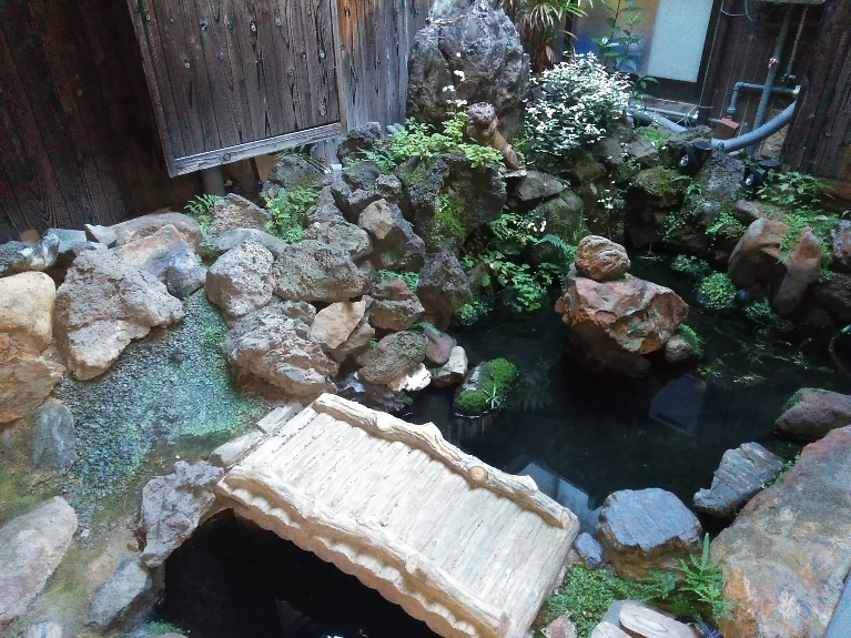 家族経営の小さな温泉宿-吉岡温泉・たから屋旅館_a0385880_14395562.jpg