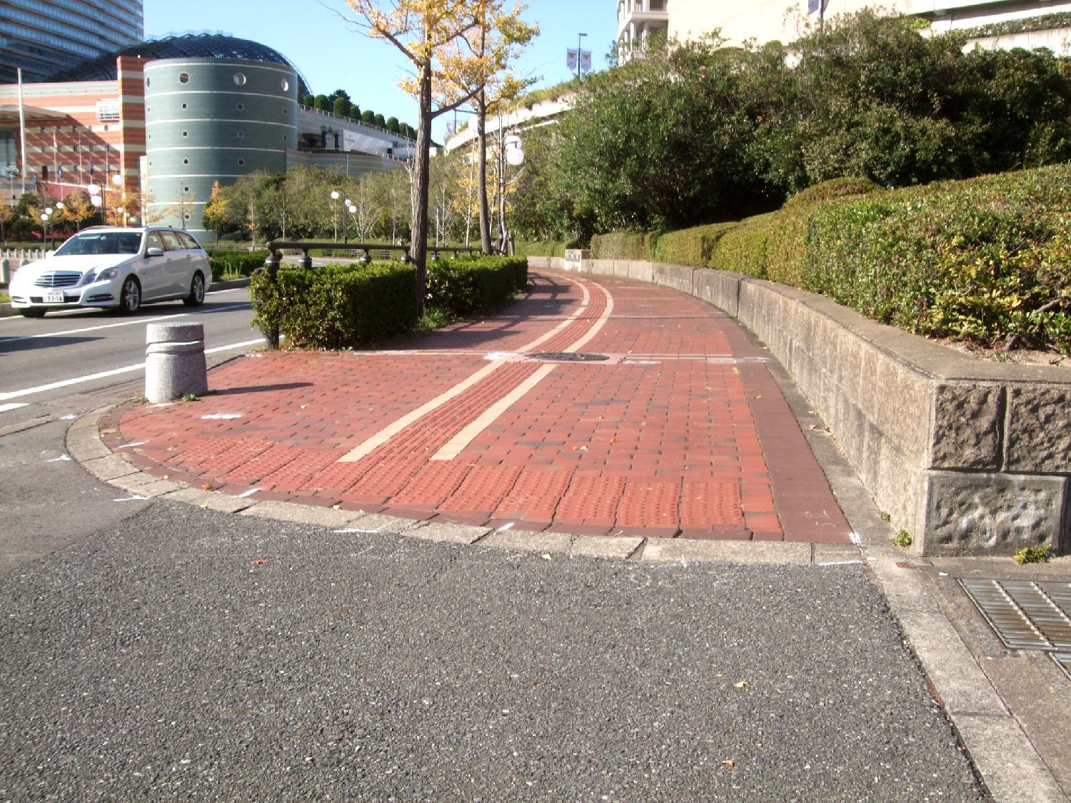 PayPayドーム西側の歩道　整備するのかな？_d0098186_11175011.jpg