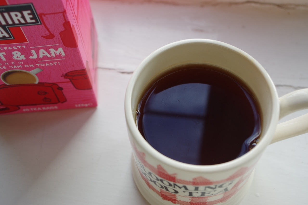 トースト いちごジャム風味 の紅茶 ロンドン ２人暮らし