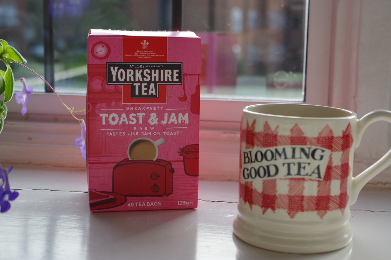 トースト いちごジャム風味 の紅茶 ロンドン ２人暮らし