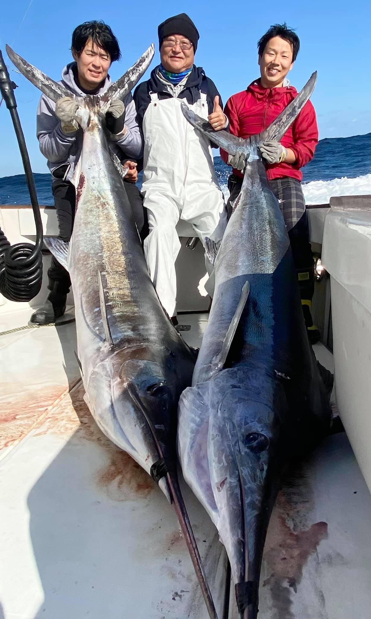 大洗沖でNV艇さんデカマカジキ2本_f0009039_16524211.jpeg