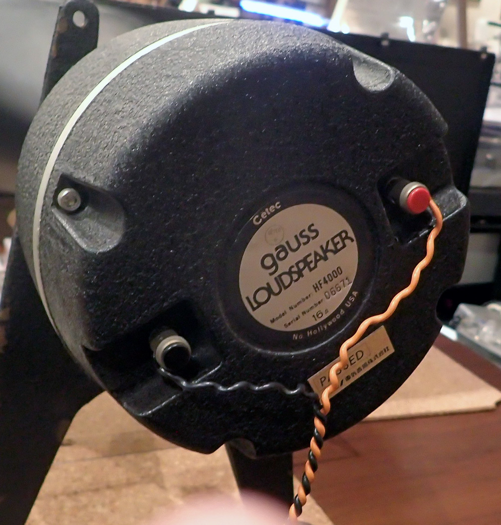 ダブルウーファーの大型スピーカーが入ってきました ダブルウーファーの大型スピーカーが入ってきました
