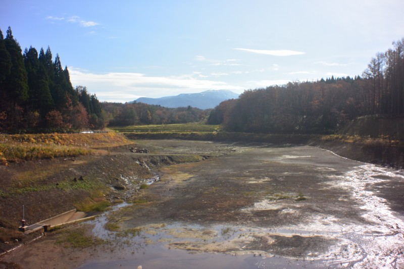 山形県ブラックバス等外来生物リリース禁止から3年ブラックバスが居る池は干上がる ボ ボ 僕らは釣れない中年団