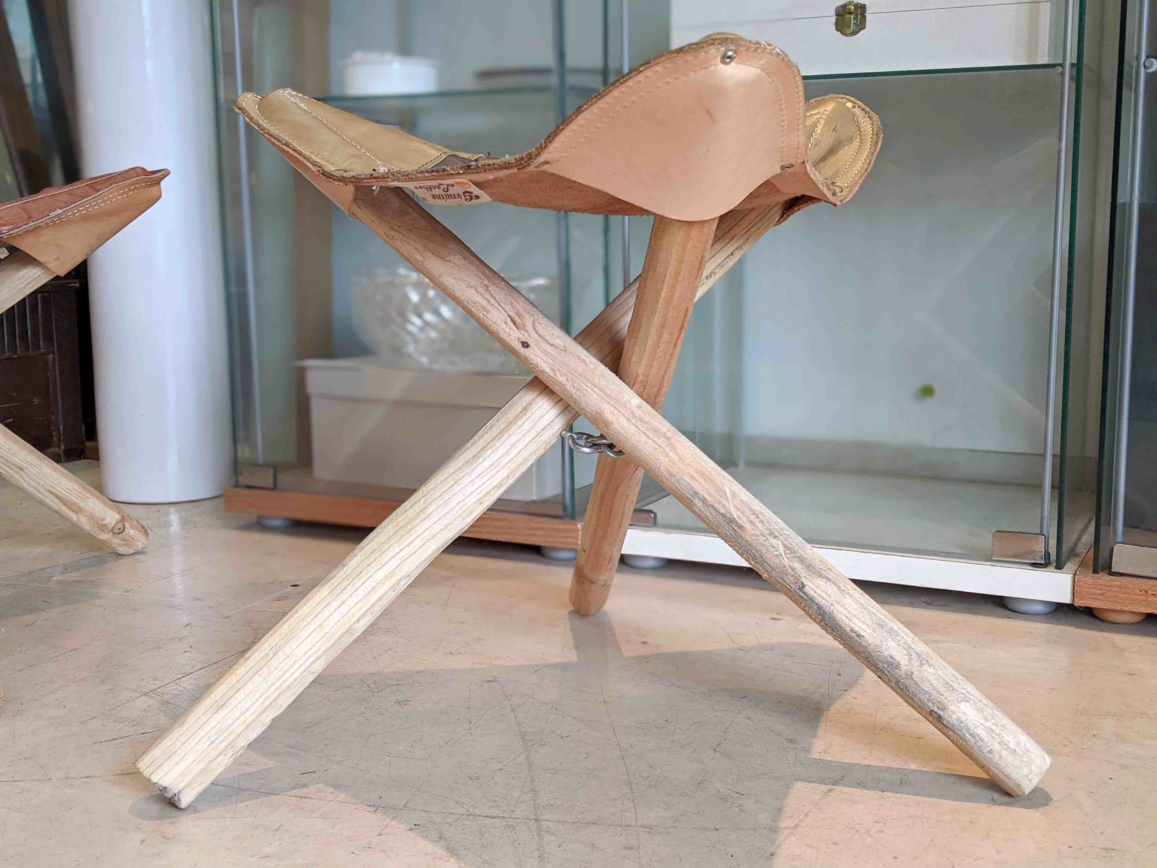 メキシコ工芸品】本革のハンティングチェア が入荷しました メキシコ工芸品】本革のハンティングチェア が入荷しました
