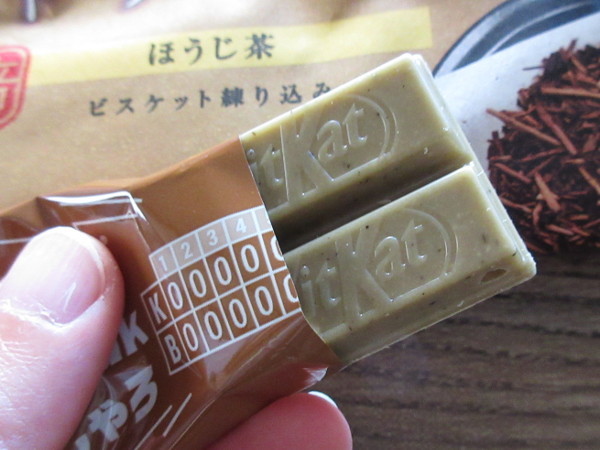 【Nestle】Kit Kat（キットカット）ミニ オトナの甘さ ほうじ茶_c0152767_14254746.jpg