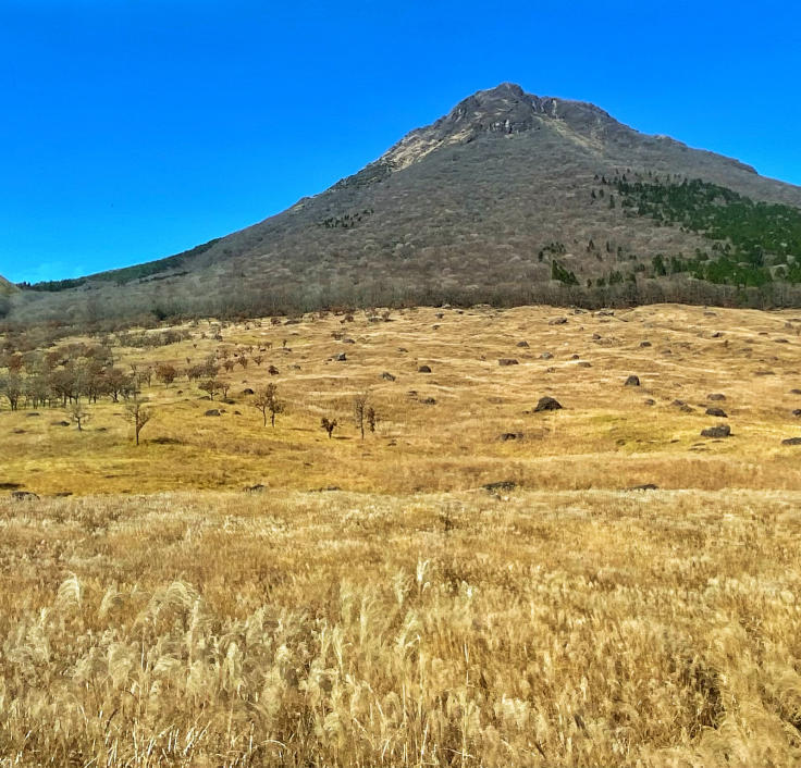 由布岳登山口からの由布岳の眺め_b0063958_21572975.jpg