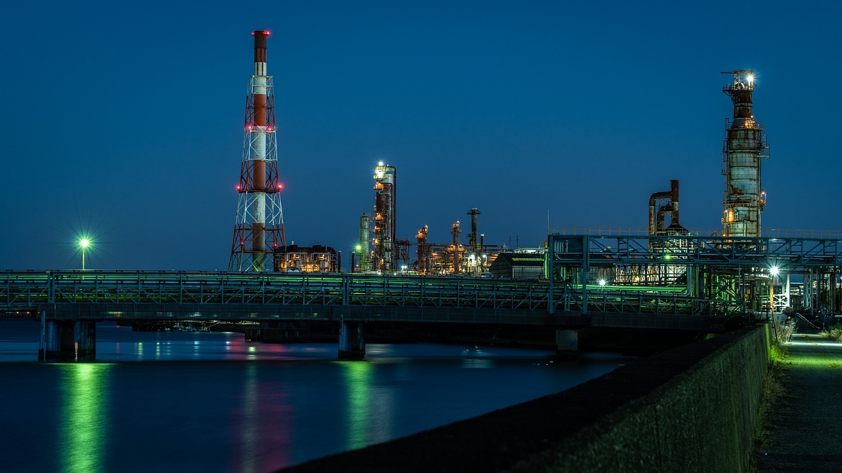 暮れ逝く石油コンビナート_d0353489_18120152.jpg